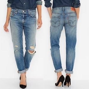 Levi’s 501 Original fit Women’s Jean Ripped size 28
